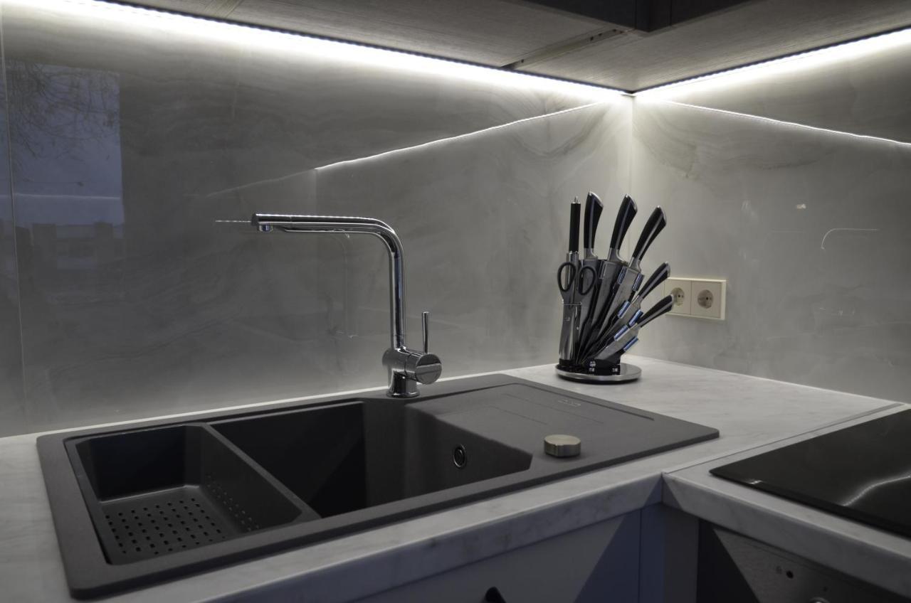Luxuria Modern Apartments - Self Check-In Шяуляй Екстер'єр фото
