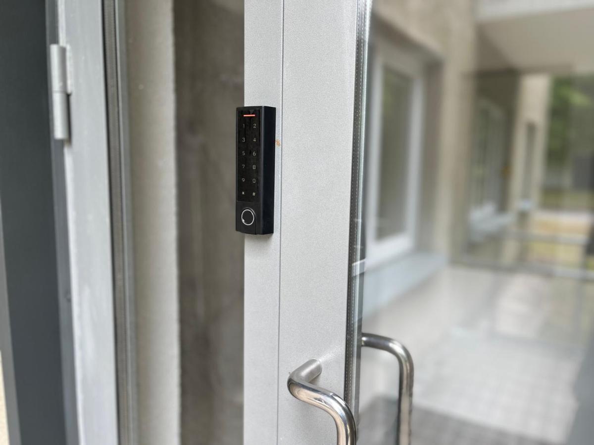 Luxuria Modern Apartments - Self Check-In Шяуляй Екстер'єр фото