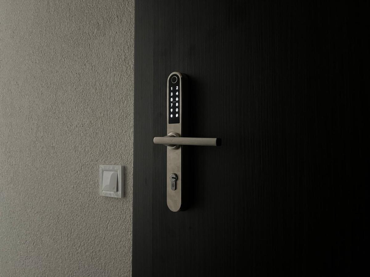 Luxuria Modern Apartments - Self Check-In Шяуляй Екстер'єр фото