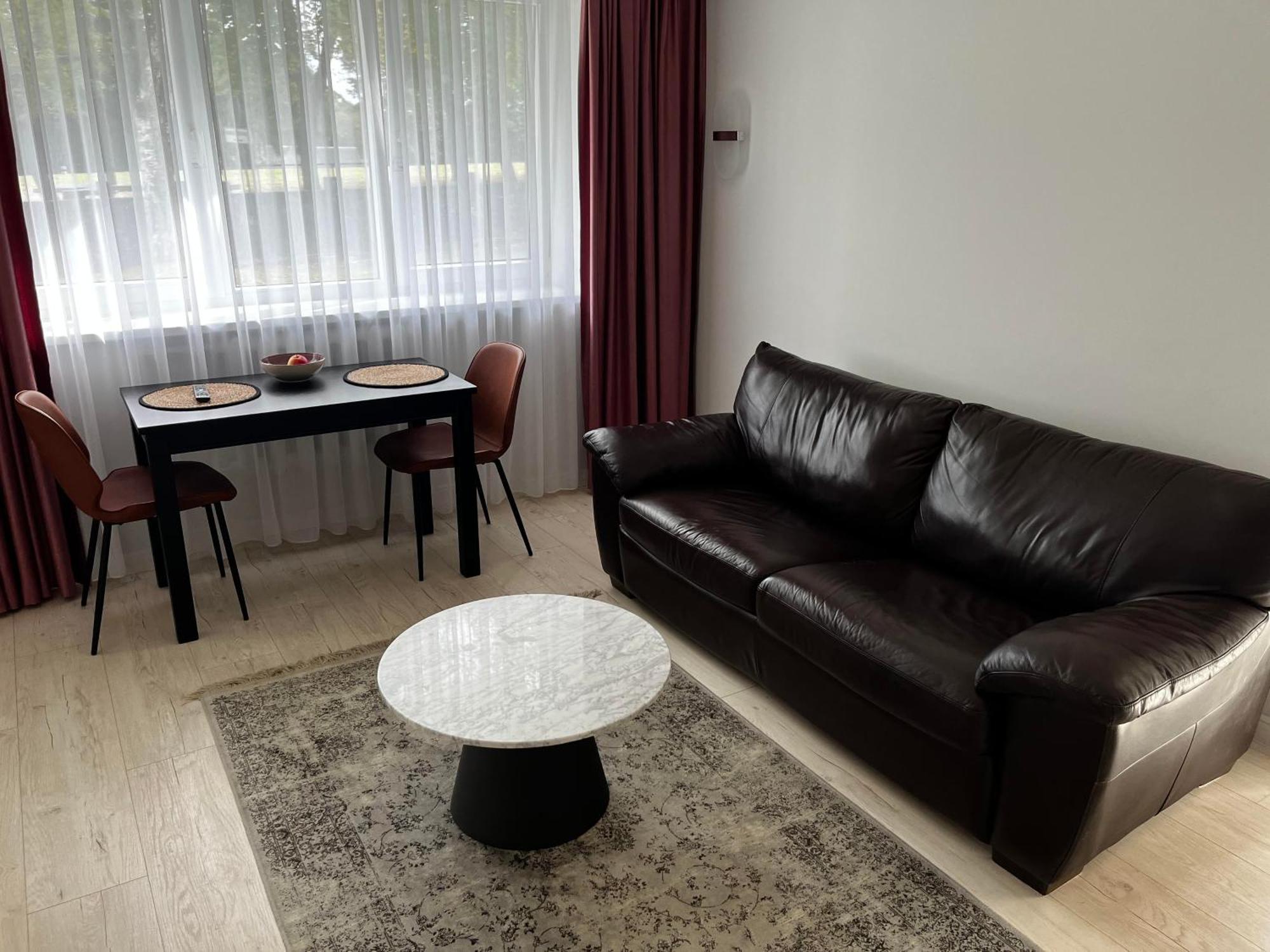 Luxuria Modern Apartments - Self Check-In Шяуляй Екстер'єр фото